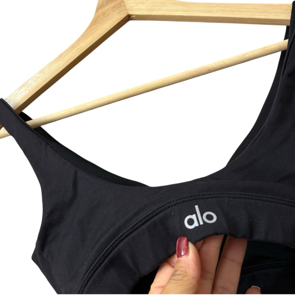 Alo Yoga Vivid V Neck Black Light Support Sports Bra Size XS - Picture 3 of 9